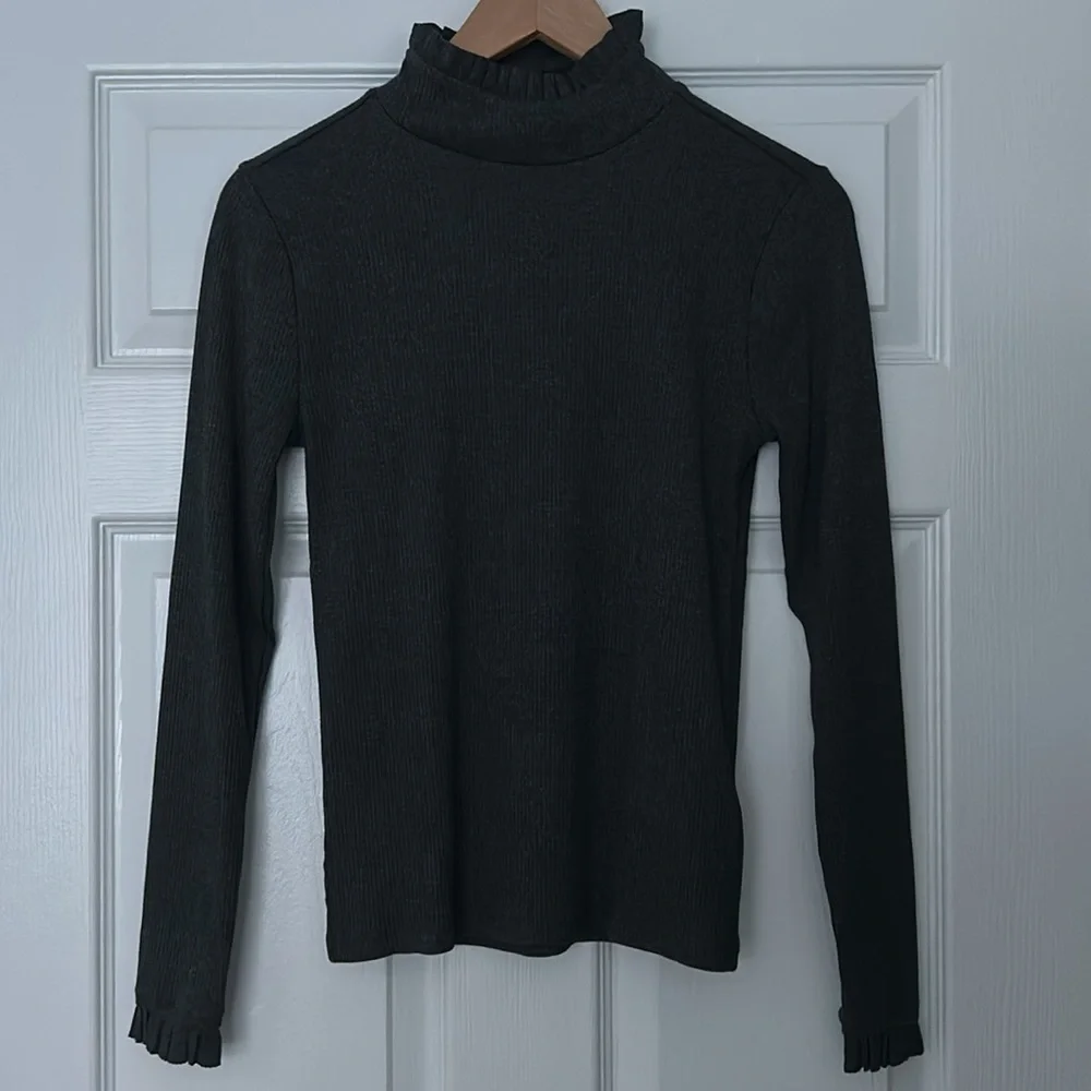 NWT J. Crew Vintage Rib Ruffle Mockneck T-shirt Dark Grey Small